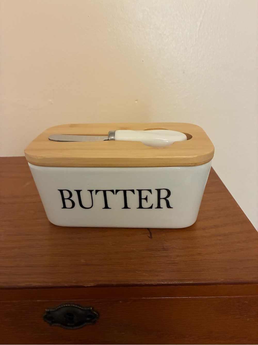 Source Unknown White Butter Crock with Bamboo Top and Ceramic Spreader